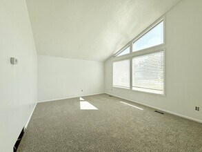 9958 Pinehurst Dr in Sandy, UT - Building Photo - Building Photo