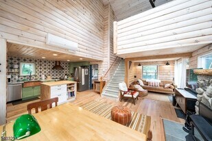 30 Onteora Rd in Highland Lakes, NJ - Building Photo