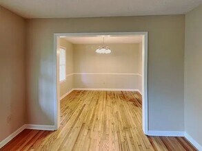 5676 Crestwood Dr SW in Stone Mountain, GA - Building Photo - Building Photo