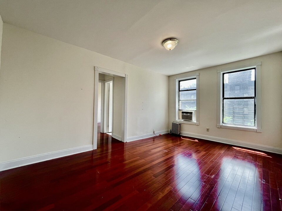 101 Audubon Ave in New York, NY - Building Photo