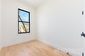 Brand New 3 Bed, 2 Bath with In-Unit Laund in Brooklyn, NY - Building Photo - Building Photo