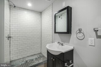 2327 Wharton St in Philadelphia, PA - Foto de edificio - Building Photo