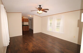 121 Turtle Cove Dr in Hubert, NC - Building Photo - Building Photo