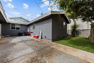 6180-6182 Mary Ln Dr in San Diego, CA - Building Photo