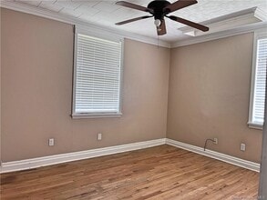 215 W Claude St in Lake Charles, LA - Building Photo - Building Photo