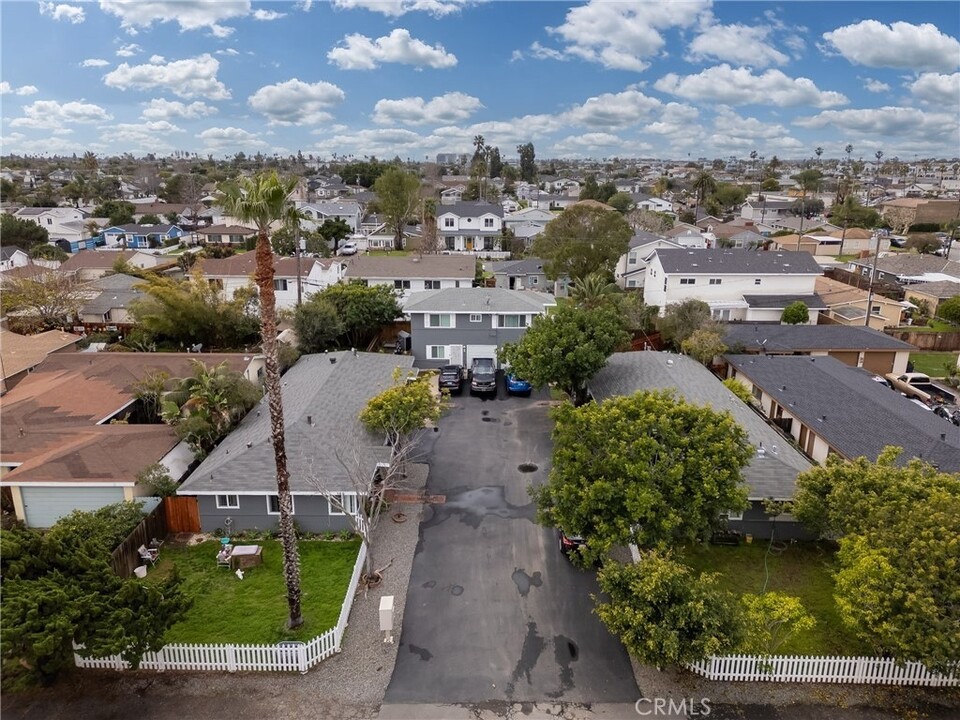 164 Walnut St in Costa Mesa, CA - Building Photo