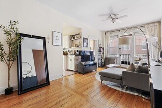 242 S Huntington Ave in Boston, MA - Building Photo - Building Photo