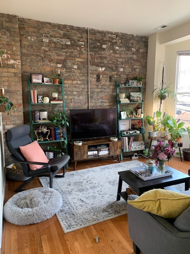 property at 850 W Fletcher St
