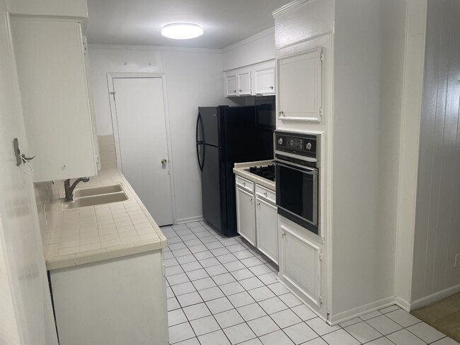 1219 Neal Pickett Dr in College Station, TX - Building Photo - Building Photo