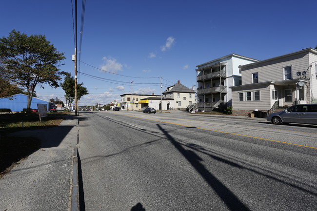 928 Lisbon Rd in Lewiston, ME - Foto de edificio - Building Photo