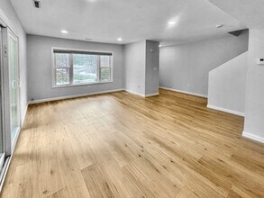 418 Edgebrook Dr in Boylston, MA - Foto de edificio - Building Photo