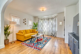 2215 SE Powell Blvd in Portland, OR - Building Photo - Building Photo