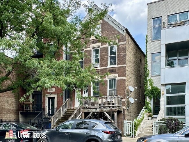 2341 N Leavitt St, Unit CH