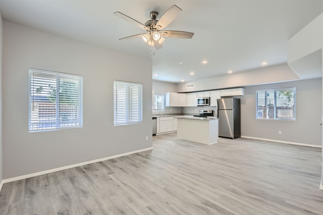 7010 N 80th Ave, Unit 2 BEDS 1 BATH in Glendale, AZ - Building Photo