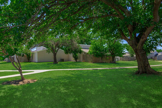 Rolling Meadows in Arlington, TX - Foto de edificio - Building Photo