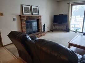 1733 Maricopa Dr, Unit 1733-DMaricopaDr. in Oshkosh, WI - Building Photo