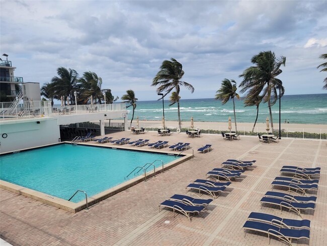 2401 S Ocean Dr, Unit 1108 in Hollywood, FL - Foto de edificio - Building Photo