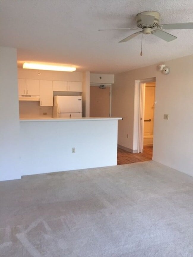 3009 Ala Makahala Pl in Honolulu, HI - Building Photo - Building Photo