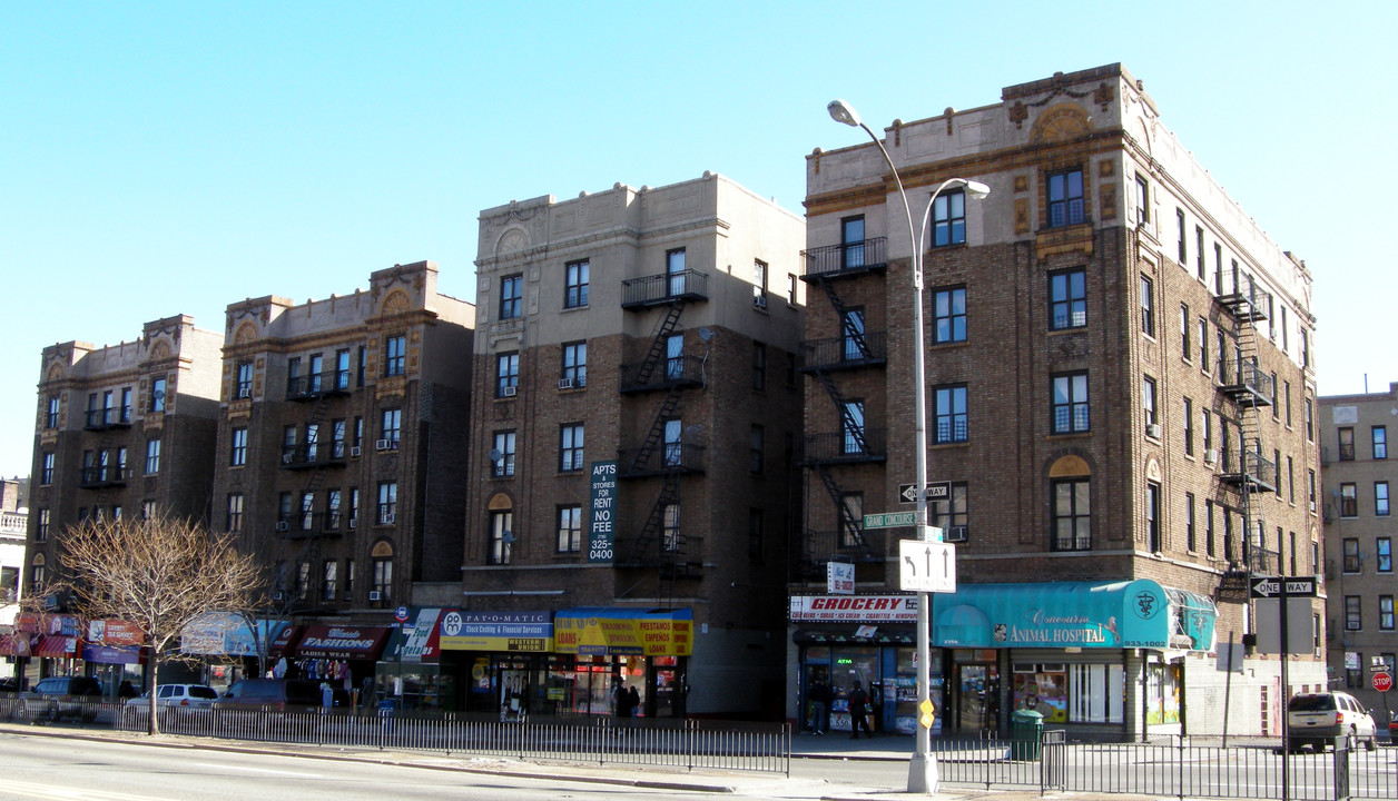 2356 Grand Concourse in Bronx, NY - Foto de edificio