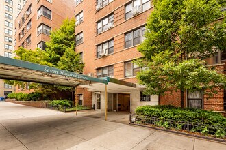 711 W End Ave in New York, NY - Building Photo - Building Photo