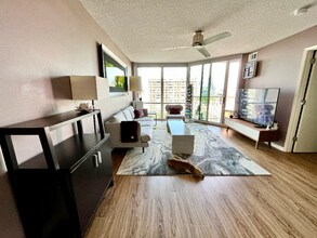 801 S King St in Honolulu, HI - Building Photo - Building Photo