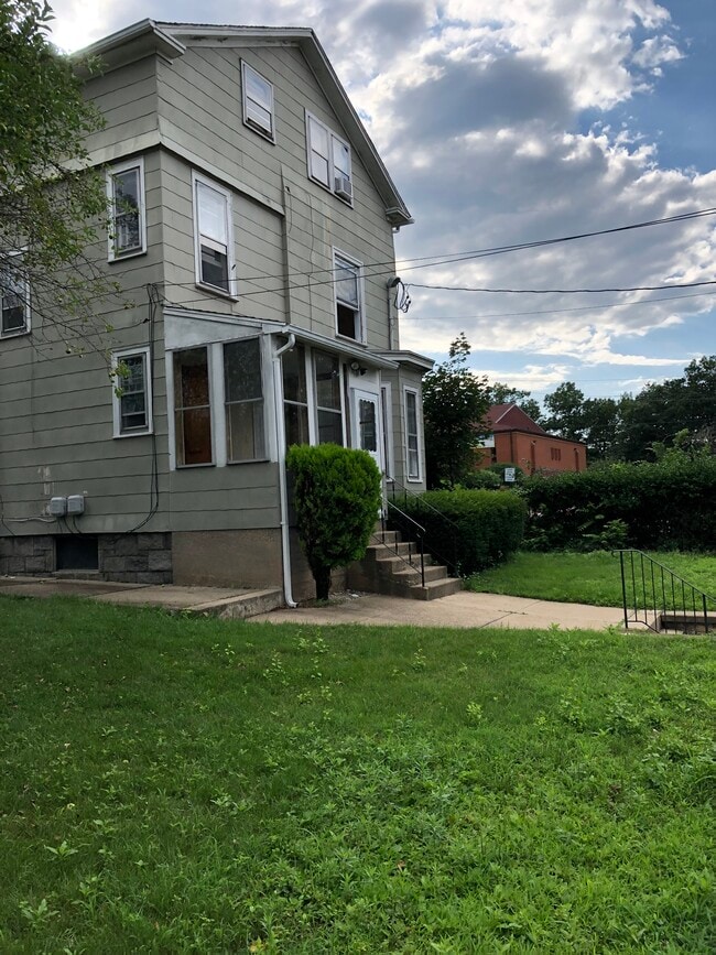 68 Perry Ave, Unit 3rd unit