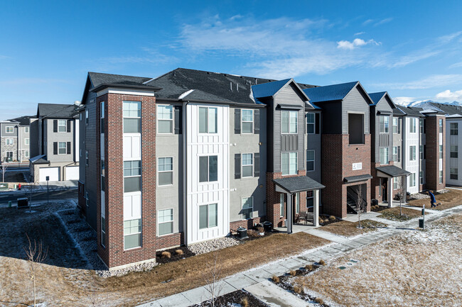Gardner Point Condo in Eagle Mountain, UT - Building Photo - Building Photo