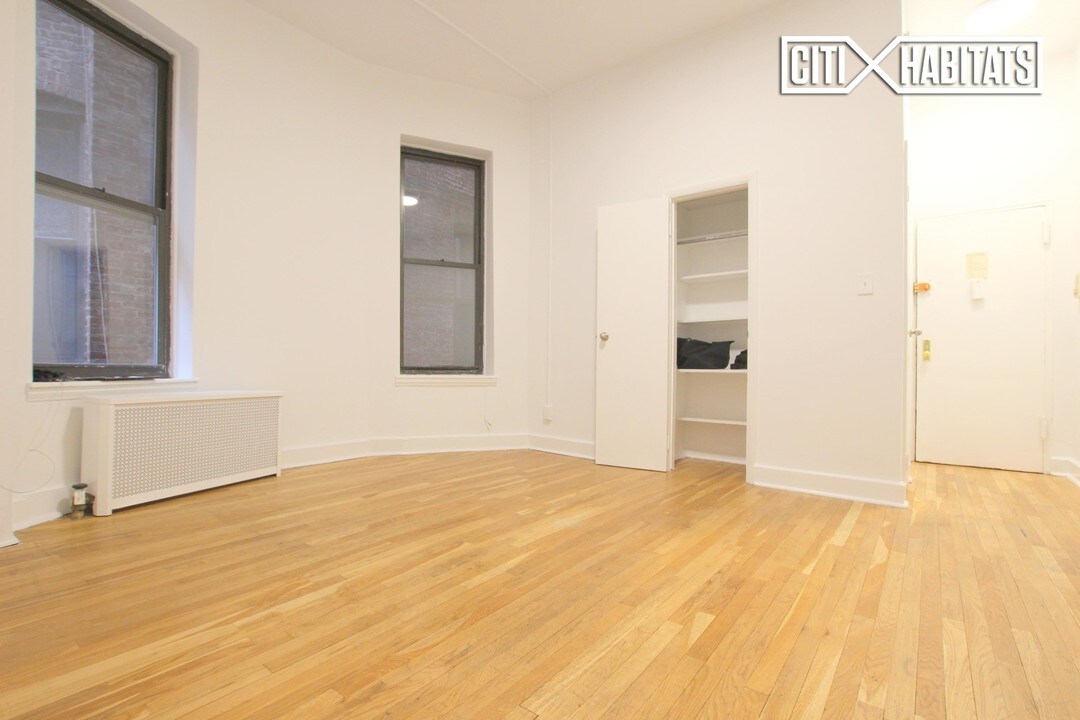 202 W 81st St-Unit -1C in New York, NY - Building Photo