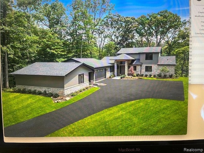 property at 3511 Lakecrest Dr