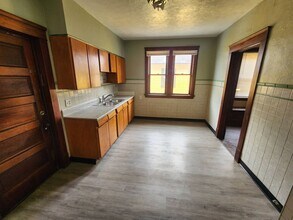 2954 E 67th St in Cleveland, OH - Building Photo - Building Photo