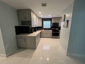 1658 Madison St in Hollywood, FL - Building Photo - Building Photo