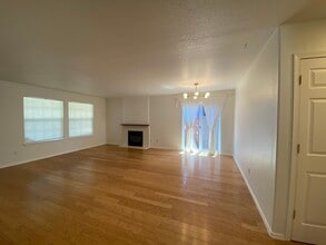 5023 Northeast 11th Avenue in Portland, OR - Foto de edificio - Building Photo