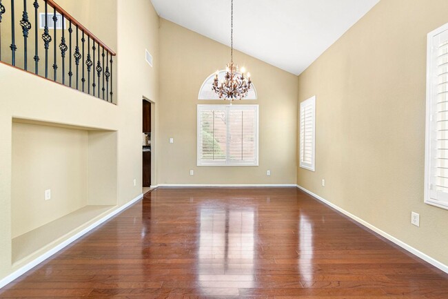 1733 Chevrus Ct in Henderson, NV - Building Photo - Building Photo
