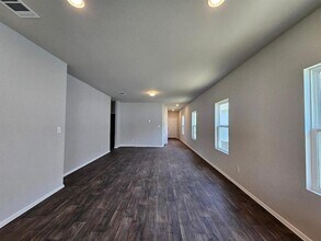 110 Bluestem Dr in Elgin, TX - Building Photo - Building Photo