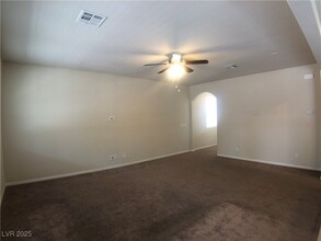 7045 Coventry Glenn Rd in Las Vegas, NV - Building Photo - Building Photo
