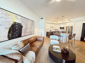 19695 NE 23rd Ct, Unit B in Miami, FL - Building Photo