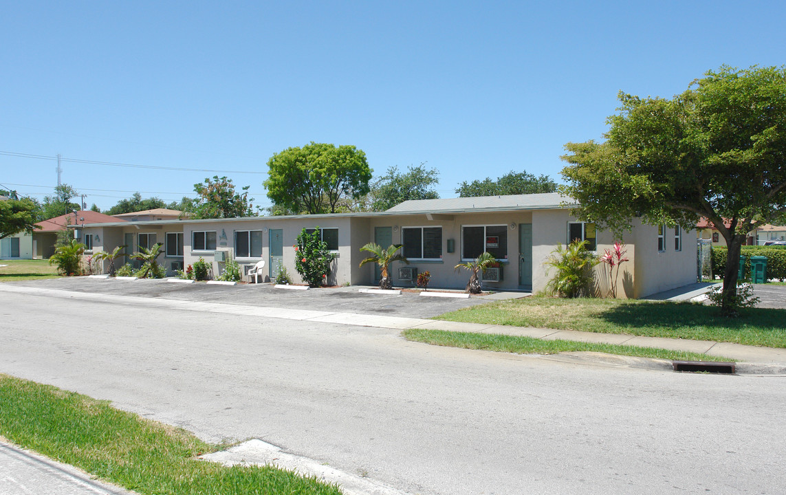 523 NW 11th Ave in Fort Lauderdale, FL - Building Photo