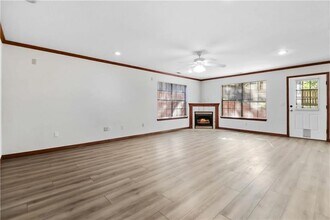 2915 E Sterling Ct in Fayetteville, AR - Building Photo - Building Photo