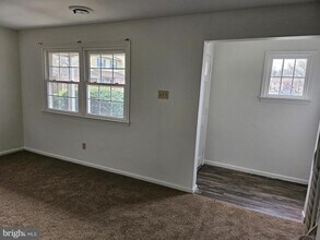11 STONEGATE Rd in Quakertown, PA - Foto de edificio - Building Photo