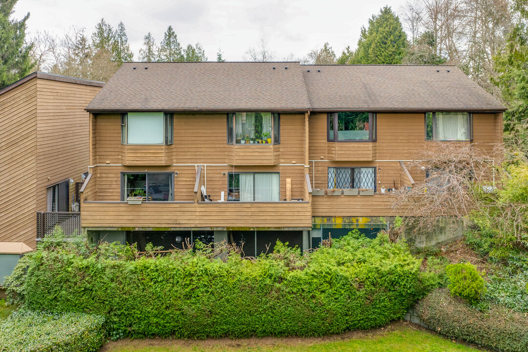 4102-4396 Garden Grove Dr in Burnaby, BC - Building Photo