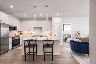 Alexan Montview Plaza in Aurora, CO - Foto de edificio - Building Photo