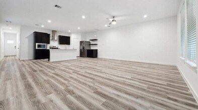 2911 Crown Gate Dr in Houston, TX - Building Photo - Building Photo