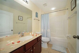 1916 NW 13th Pl in Cape Coral, FL - Foto de edificio - Building Photo