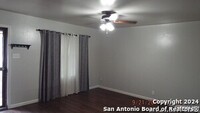 8003 Riata Ave in San Antonio, TX - Foto de edificio - Building Photo