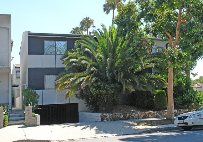 8355 Rosewood Ave in Los Angeles, CA - Foto de edificio - Building Photo