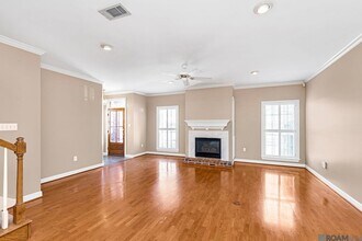 9007 Highland Rd in Baton Rouge, LA - Foto de edificio - Building Photo