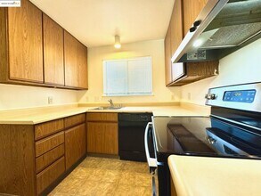 554 Bancroft Ave in San Leandro, CA - Building Photo - Building Photo