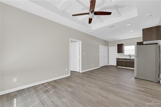 912 W La Pointe Ave in Alton, TX - Foto de edificio - Building Photo