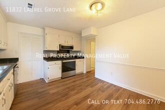 11832 Laurel Grove Ln in Charlotte, NC - Building Photo - Building Photo