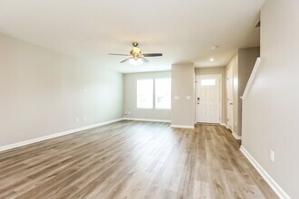 1316 Isabella Ln in La Vergne, TN - Foto de edificio - Building Photo